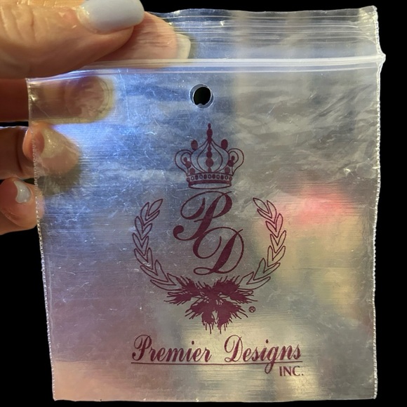 VINTAGE NEVER WORN PREMIER DESIGNS GOLD AND SILVER TONE TOGGLE BRACELET - Picture 3 of 3